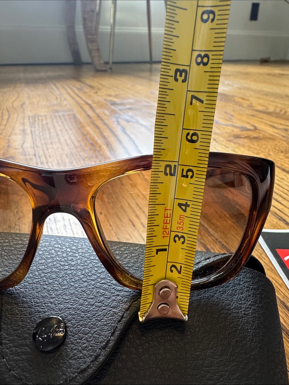 Like New Ray-Ban Brown Tortoiseshell Wayfarer Sunglasses - Picture 8 of 11